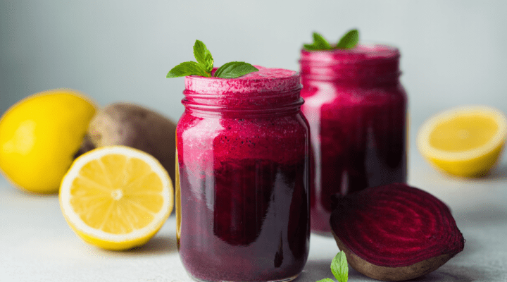 Receita Fácil de Suco Detox de Beterraba e Limão Caseiro