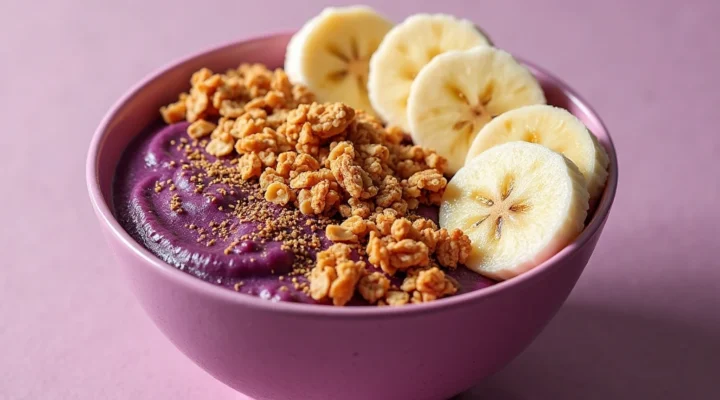 Receita Fácil de Bowl de Açaí com Granola e Banana
